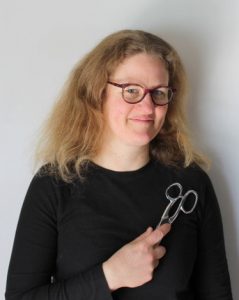 photo de MamGal, avec une paire de ciseaux